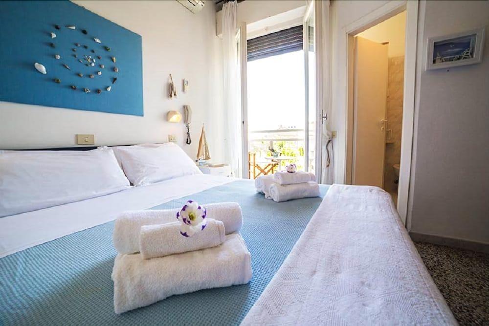 De La Ville Hotel Каттолика Экстерьер фото