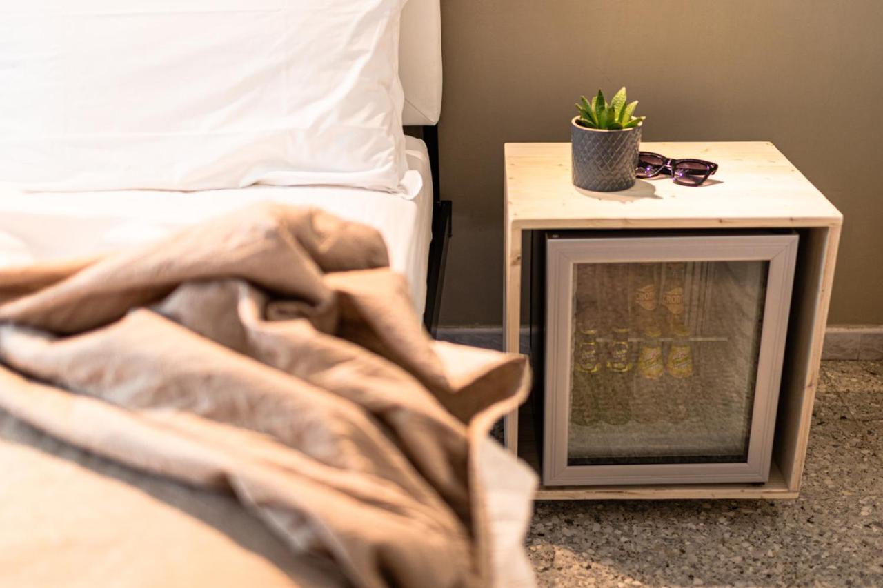 De La Ville Hotel Каттолика Экстерьер фото